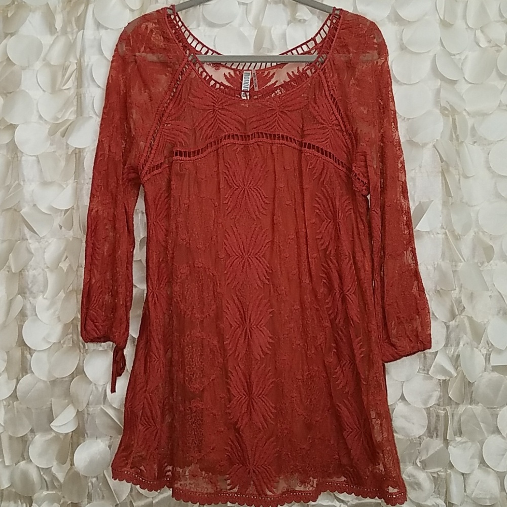 Lace tunic length top